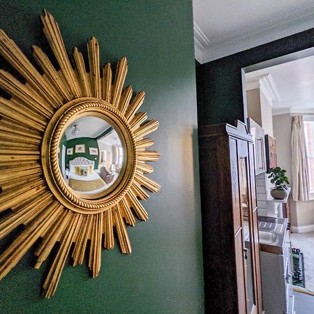 Deco Studio: King Bed, Kitchenette, Stylish & Comfortable Brighton Екстериор снимка