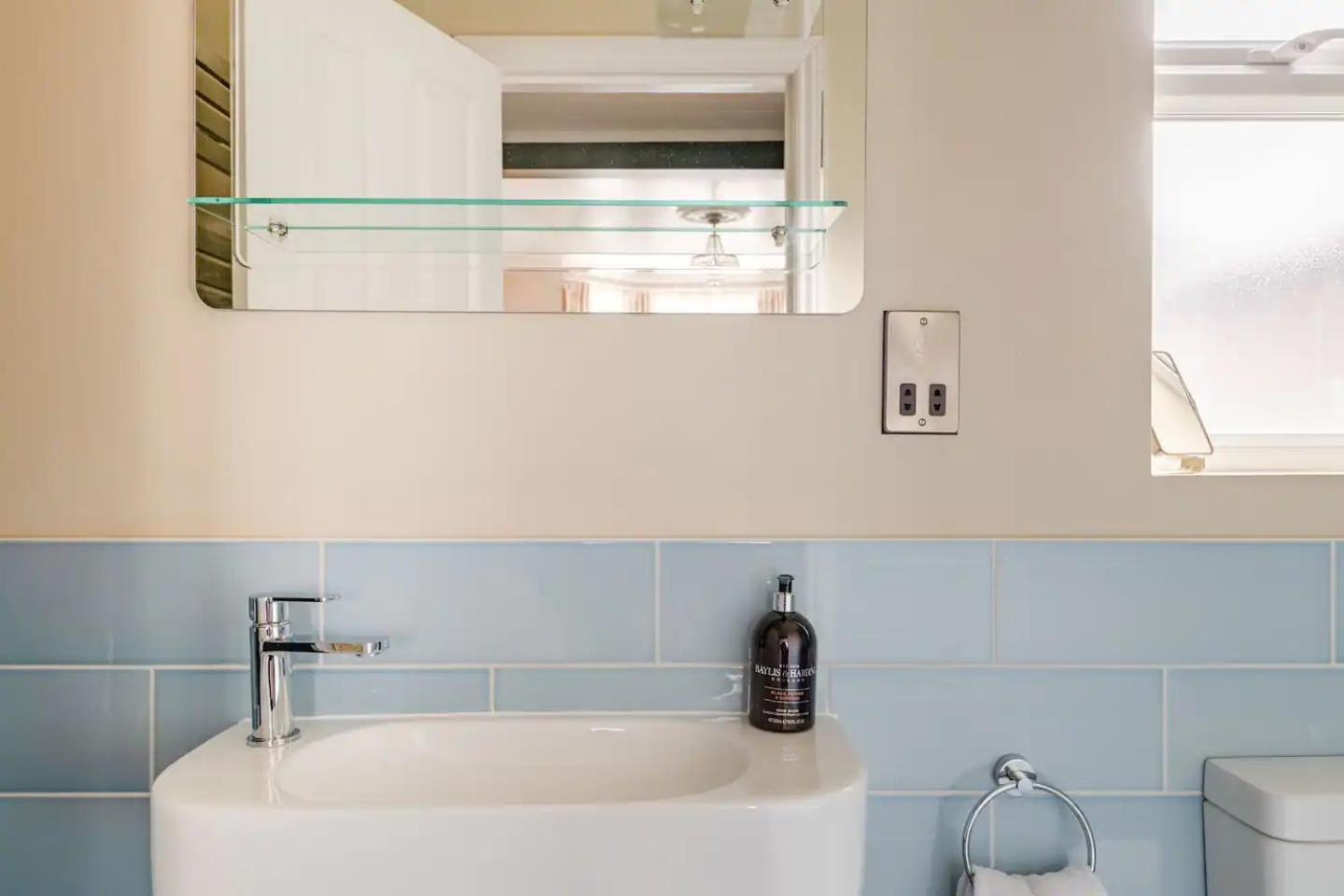 Deco Studio: King Bed, Kitchenette, Stylish & Comfortable Brighton Екстериор снимка